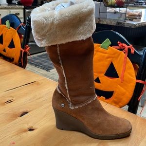 UGG boot with the fur. Good Condition with only wearing two times.